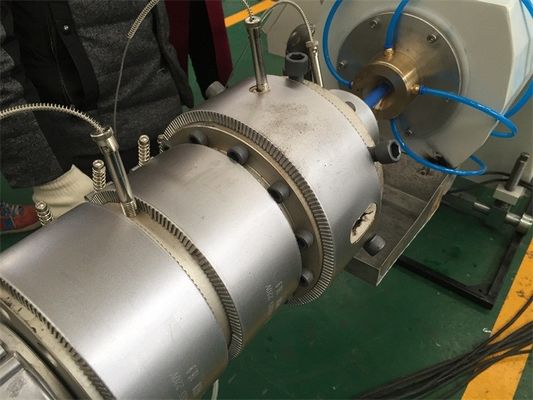 Chaîne de production de tuyau de l'approvisionnement en eau PPR conception de structure compacte de 75mm - de 160mm