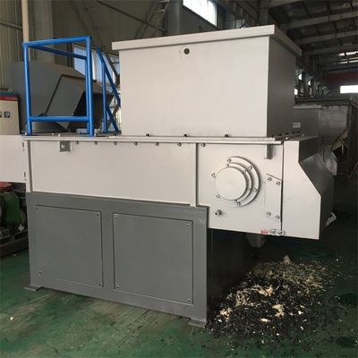 BS-600 Single Shaft Shredder Machine 22KW Motor Power Automatically Rotating