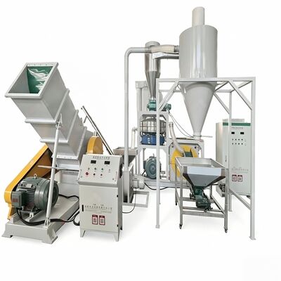 Machine de pulvérisation de broyeur de plastique pour la production de planches de sol en PVC SPC
